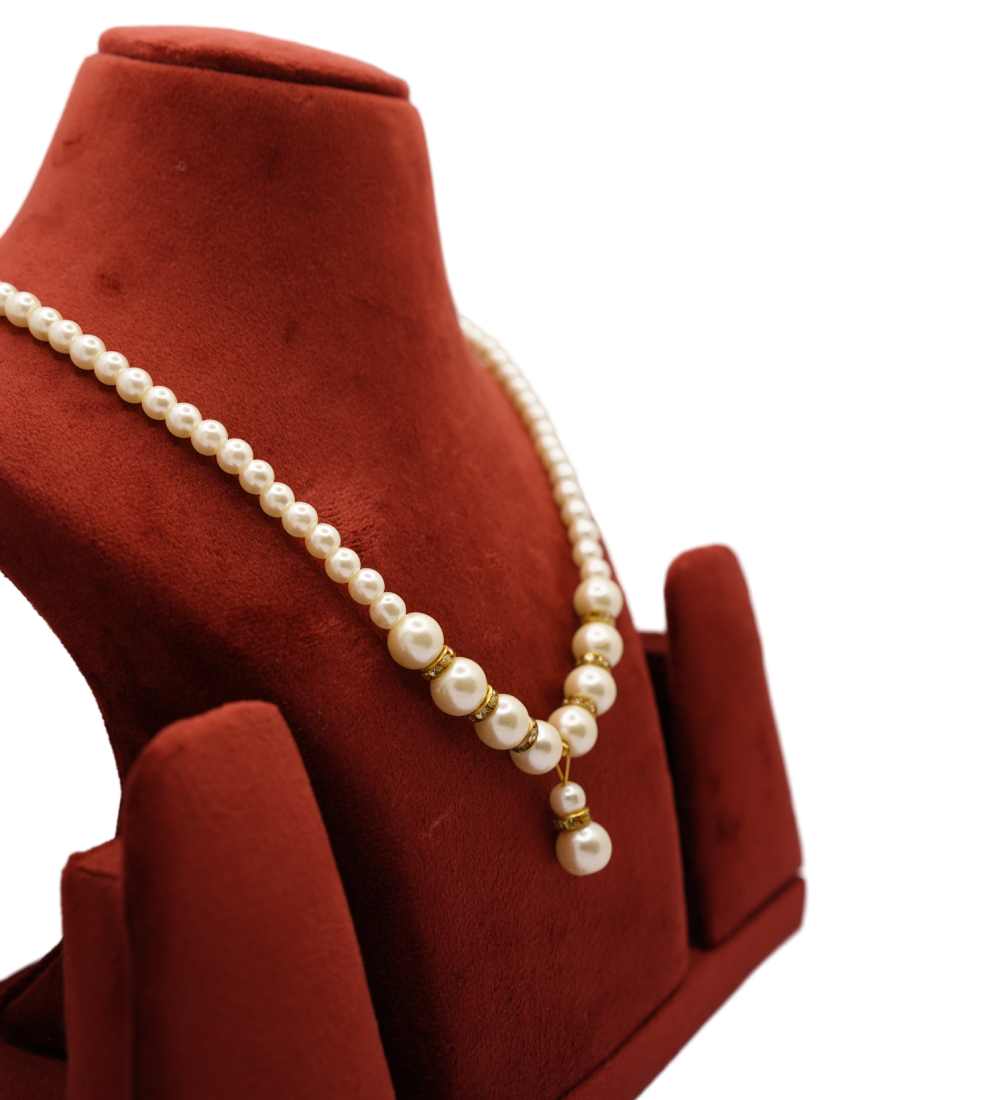Elegant Necklace with white pearl for women