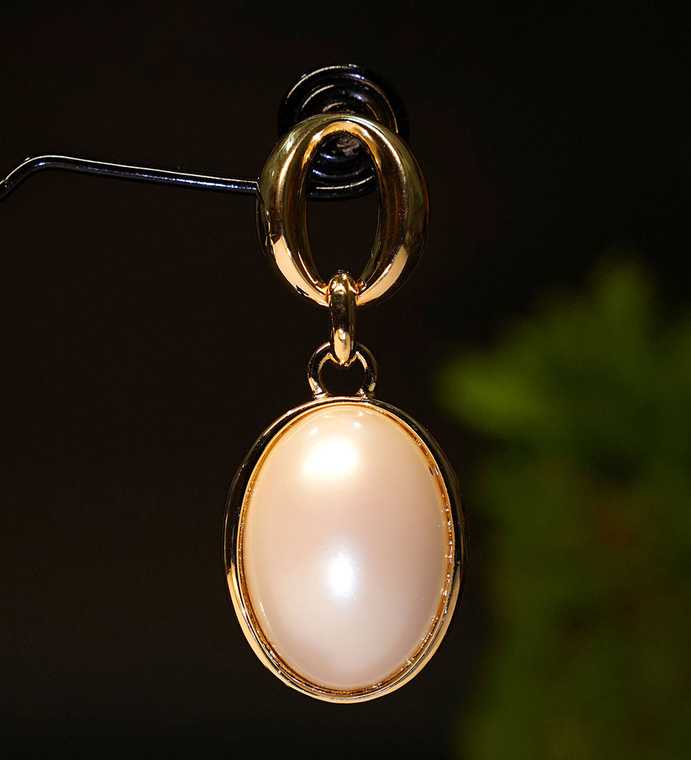 Gold-Plated Hoop – Close-Up Jewelry