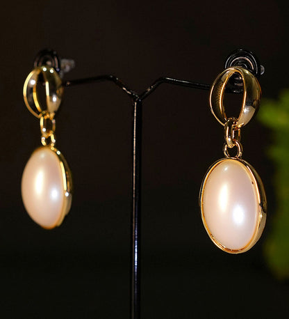 Oval shaped gold plated earrings 