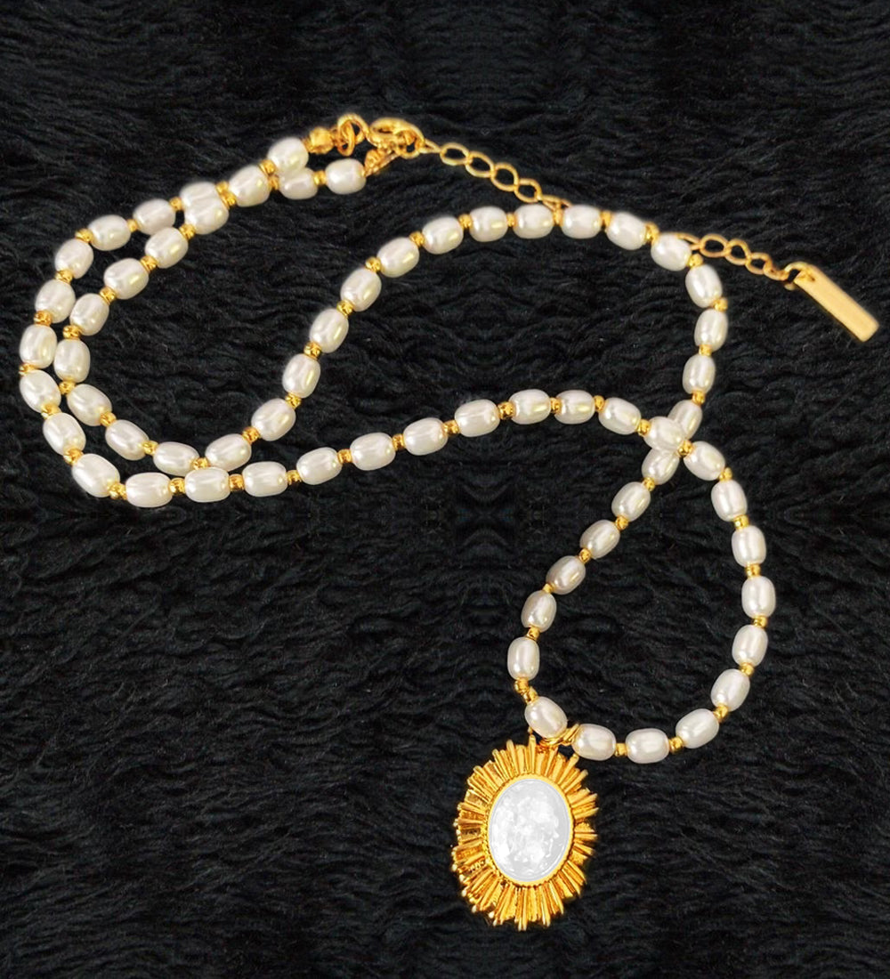 Elegant Pearl and Glass Beads Necklace for partywear
